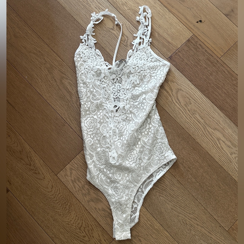 Fashionnova lace bodysuit S